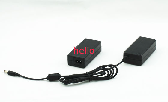 24 - 30W Output o adaptador universal da alimentação de DC Com o soquete C6/C8