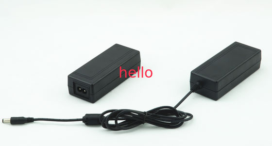 36W gab Universal-DC-Stromadapter mit Sockel C6/C8/C14 aus