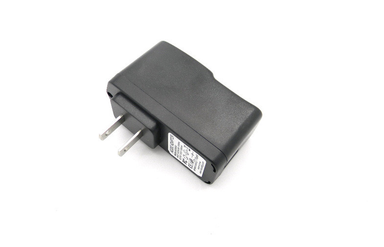 il caricatore universale di viaggio di 5V 2.0A 10W USB ha regolato la spina degli Stati Uniti, cortocircuito