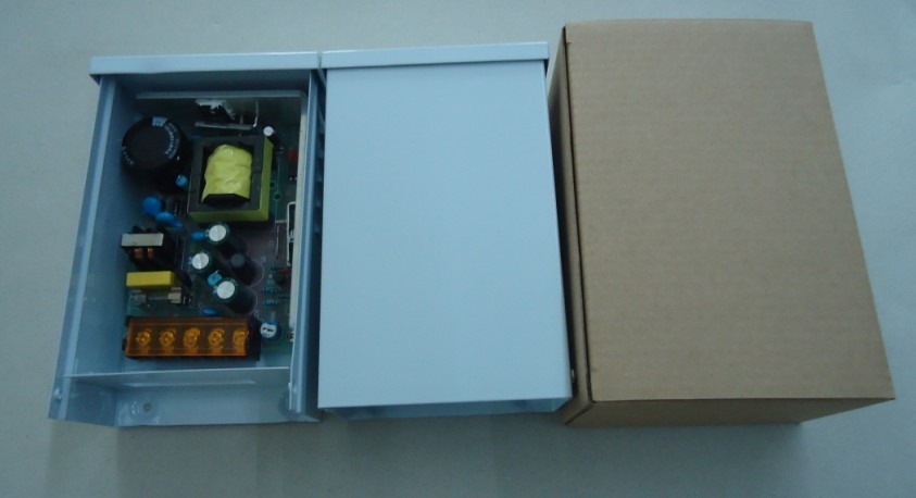 cctv のカメラの電源 12v 6a